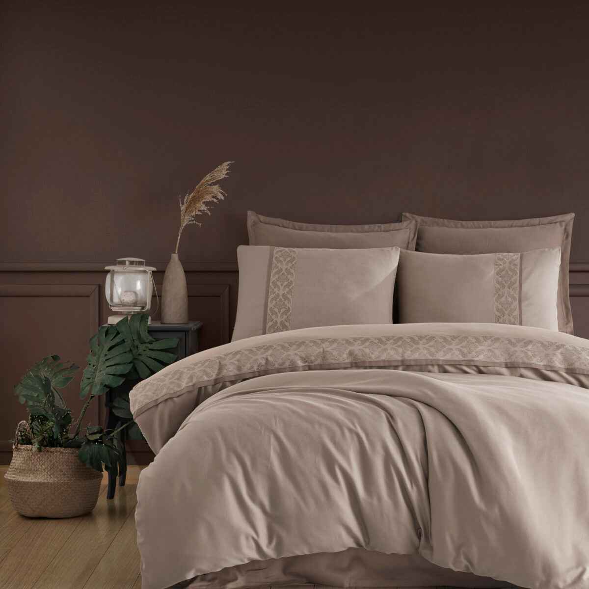 🛏️✨ Lenjerie Boutique – Răsfăț și Eleganță în Dormitorul Tău! ✨🏡